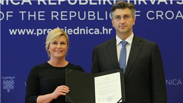 Predsjednica Grabar-Kitarović dala mandat Andreju Plenkoviću