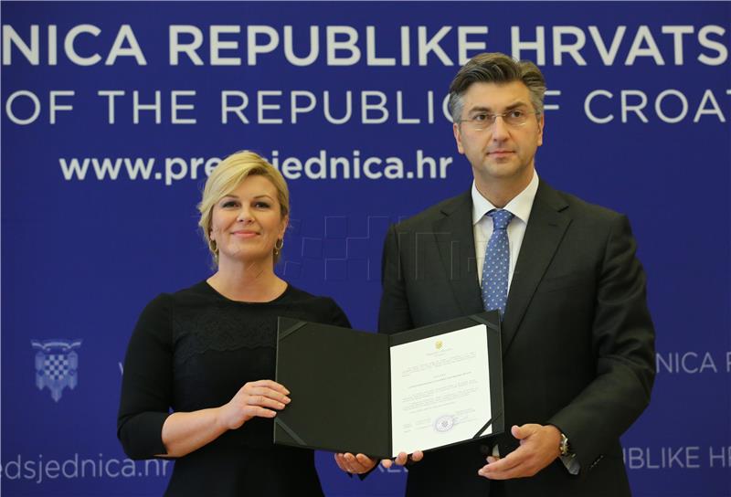 Predsjednica Grabar-Kitarović dala mandat Andreju Plenkoviću