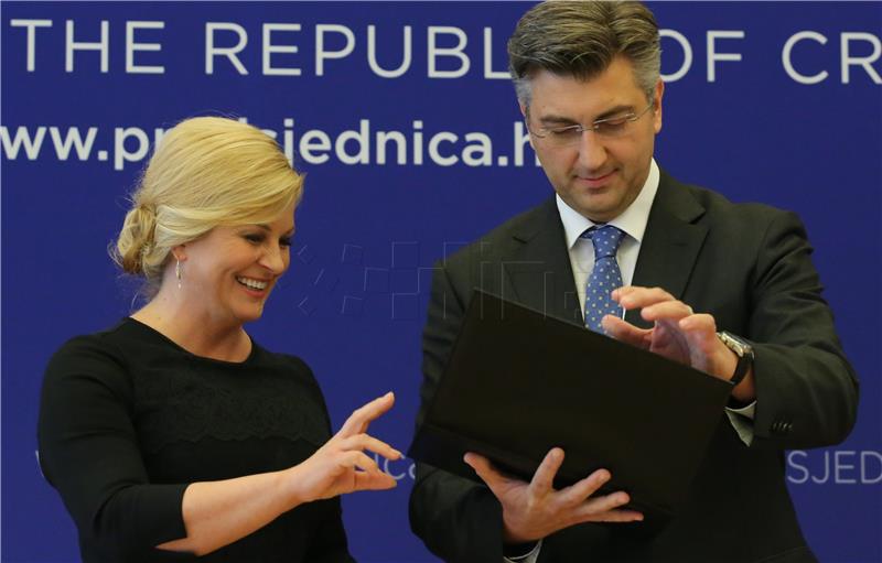 Predsjednica Grabar-Kitarović dala mandat Andreju Plenkoviću