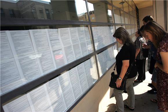 211,800 jobless at end of Sept