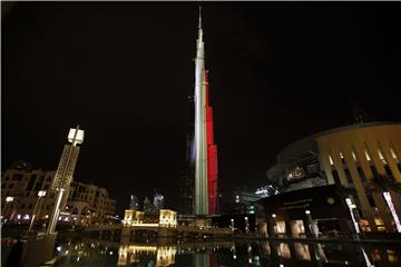 Burj Khalifa u ružičastoj boji protiv raka dojke