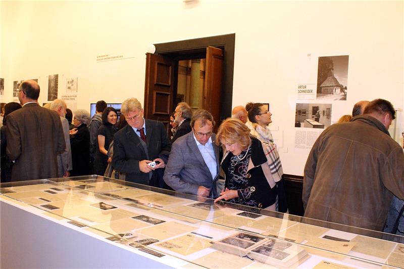 Otvorena izložba "Tragom baštine: Schneiderov fotografijski arhiv"