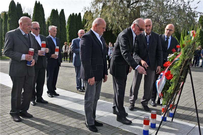 Izaslanstvo Vlade demokratskog jedinstva položilo vijenac u Vukovaru