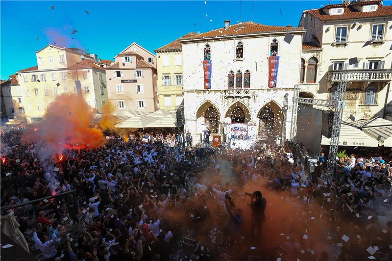 Svečanost potpisivanja ugovora kojim navijači postaju suvlasnici 24,53 posto Hajduka