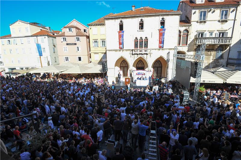 Svečanost potpisivanja ugovora kojim navijači postaju suvlasnici 24,53 posto Hajduka