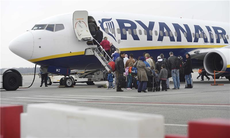 Ryanair smanjio procjene dobiti zbog pada tečaja funte