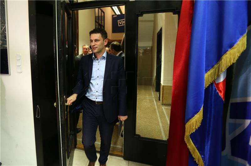 Petrov dao izjavu za medije nakon sastanka s Plenkovićem u središnjici HDZ-a