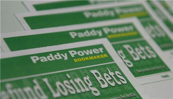 Paddy Power već isplatio uloge na pobjedu Clinton