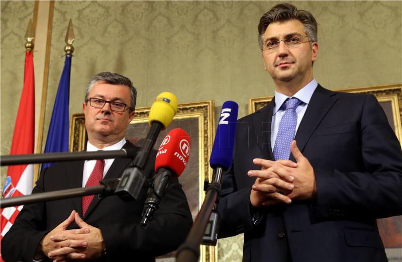 NOVA VLADA Plenković u Banskim dvorima: Porezna refroma, socijalni dijalog i proračun su prioriteti