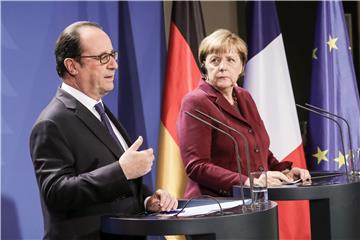 Hollande i Merkel ne isključuju sankcije protiv Rusije zbog Alepa