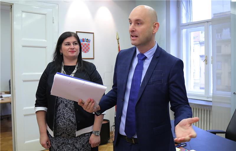 Ministar Tolušić predao dužnost novoj ministrici Gabrijeli Žalac