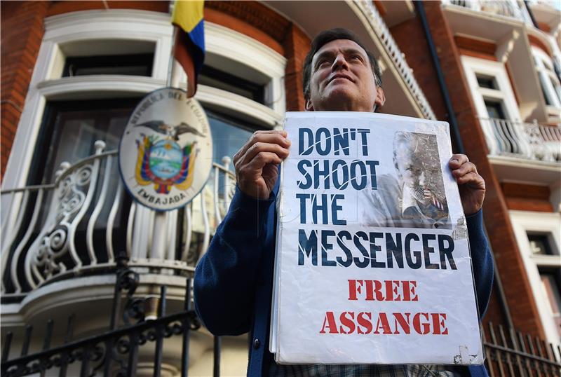 Assange, neugodni gost kojeg se Ekvador ne može riješiti