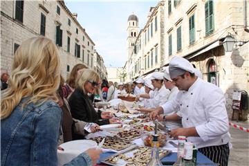 Dubrovnik prepares "food-groaning table" to mark tourist season's end