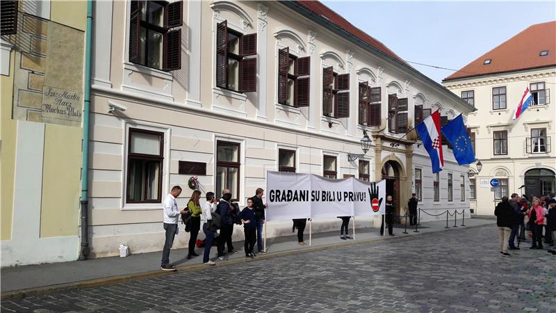 Inicijativa "Ne damo naše autoceste" Vladi: Ni ne pomišljajte dati autoceste u koncesiju  