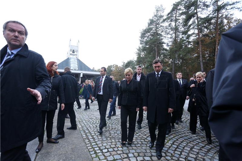 Grabar-Kitarović u Dobravi: Svaka žrtva zaslužuje pijetet