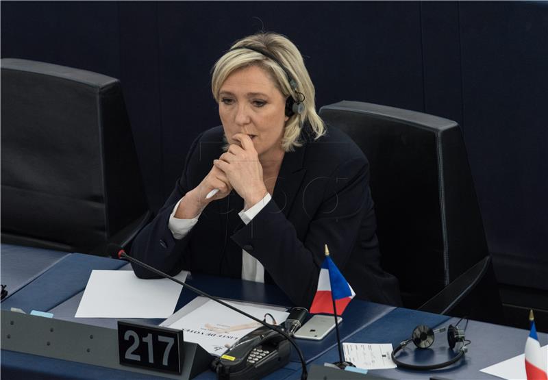 EP traži od Marine Le Pen da vrati 340.000 eura