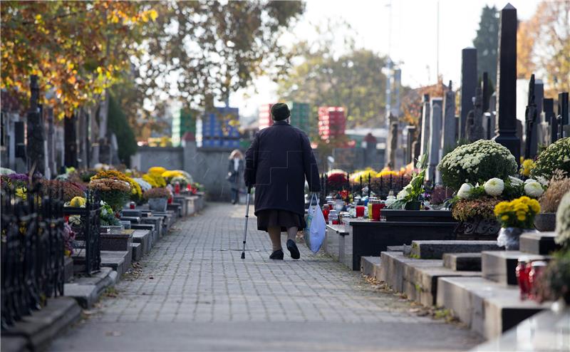 Osijek: Obilježavanje blagdana Svih svetih