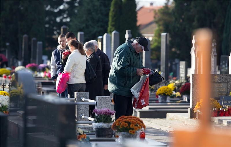 Osijek: Obilježavanje blagdana Svih svetih