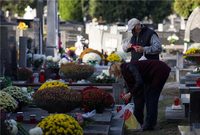 Diljem Hrvatske slavi se blagdan Svih Svetih; molitveno bdijenje mladih Svetost pobjeđuje (Holywin)