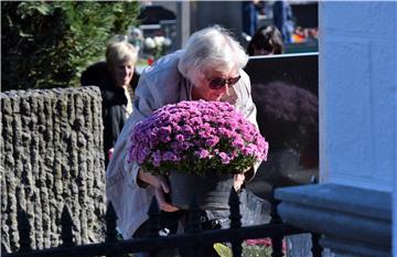 Karlovac: Obilježavanje blagdana Svih svetih