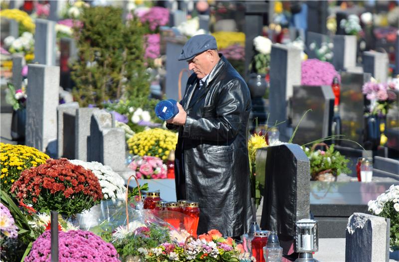 Karlovac: Obilježavanje blagdana Svih svetih