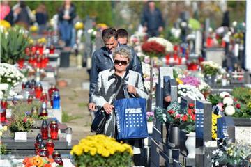 Karlovac: Obilježavanje blagdana Svih svetih