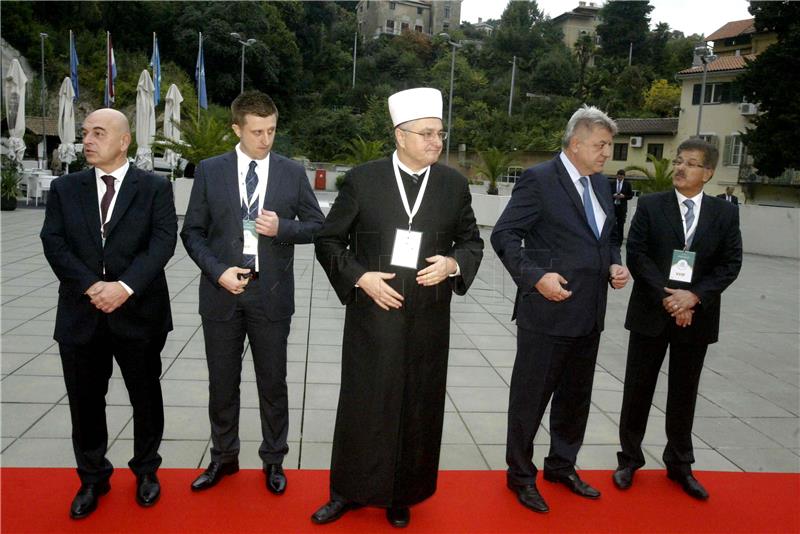 Opatija: Grabar-Kitarović otvorila kongres o halal tržištu u svijetu "World Halal Day Croatia 2016"