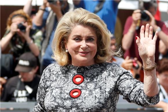 Treba znati stariti dostojanstveno - Catherine Deneuve