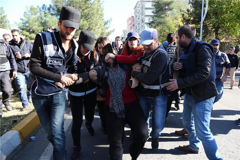 PKK pozvala Kurde na ustanak nakon uhićenja zastupnika