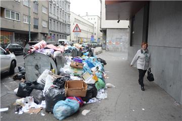 BiH: Smeće zatrpalo ulice Sarajeva