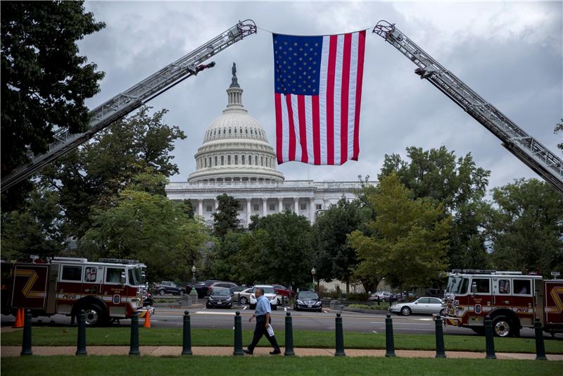 AMERIKA BIRA Republikanci zadržali kontrolu nad oba doma Kongresa