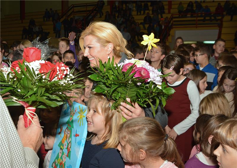 Delnice - Predsjednica djeci čitala "Šegrta Hlapića" i odgovarala na njihova pitanja