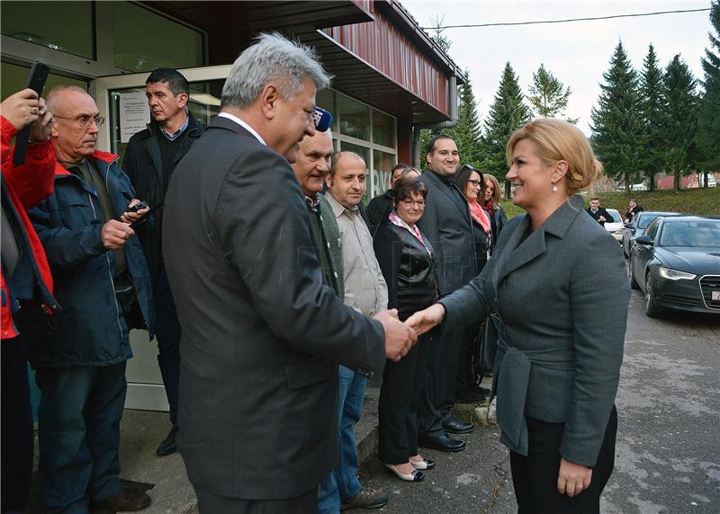 Predsjednica Grabar Kitarović posjetila osnovnu školu u Delnicama