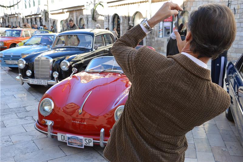 Dubrovnik: 27 'oldtimera' na Stradunu