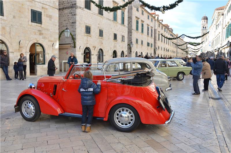 Dubrovnik: 27 'oldtimera' na Stradunu