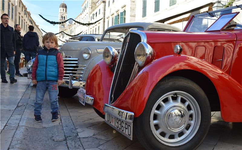 Dubrovnik: 27 'oldtimera' na Stradunu