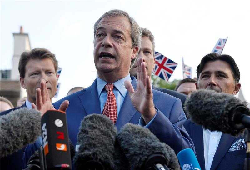 Farage: Trump neće biti 'ogar'