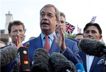 Farage: Trump neće biti 'ogar'