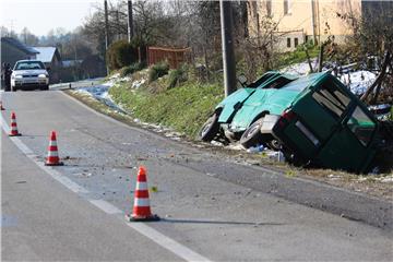 Više osoba ozlijeđeno pri slijetanju kombi vozila između Križevaca i Koprivnice