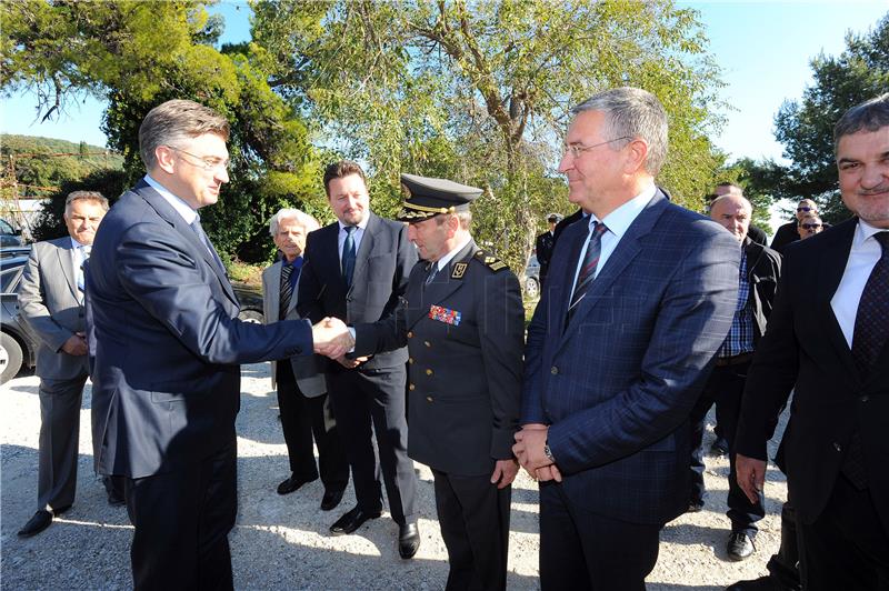 Split: Plenković i ministri na otkrivanju spomenika braniteljima na Kašjunima