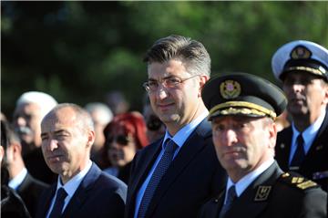 Split: Plenković i ministri na otkrivanju spomenika braniteljima na Kašjunima