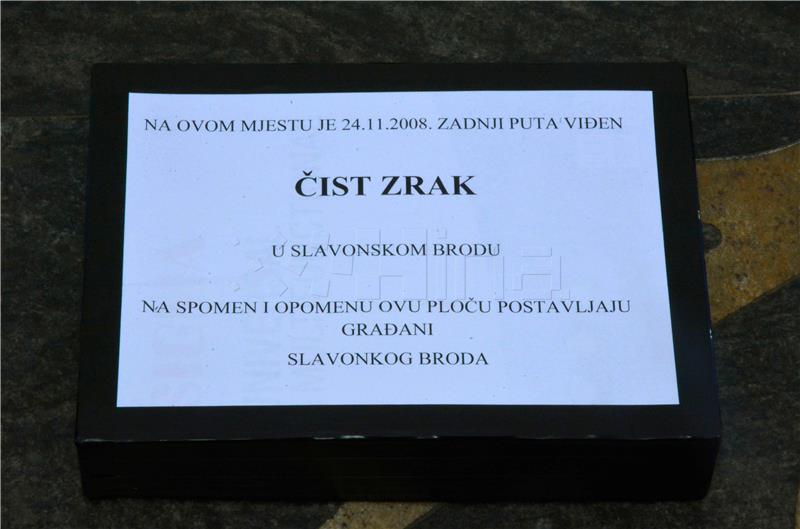 Slavonski Brod: Građani upozorili na problem onečišćenog zraka