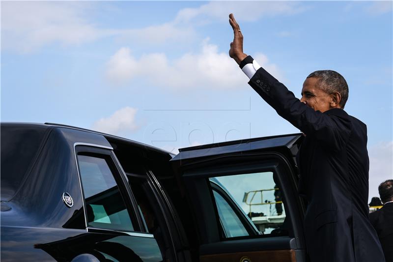 Obama na Akropoli prije obraćanja grčkom narodu