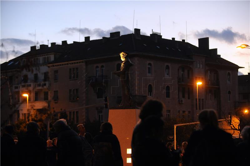 Split: Otkriven spomenik „I u mom gradu Vukovar svijetli“