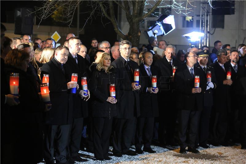 Candles lit at start of Vukovar Remembrance Day commemorations