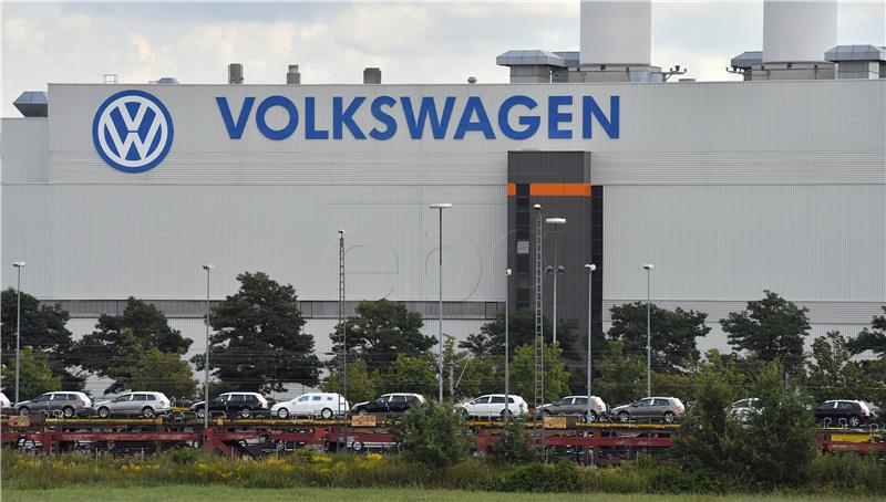 FILE GERMANY VOLKSWAGEN JOB CUT