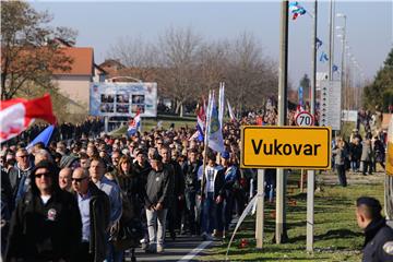 VUKOVAR U Koloni sjećanja deseci tisuća ljudi