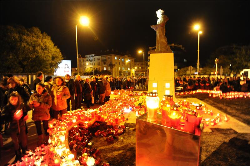 VUKOVAR Splitski mimohod za žrtve grada heroja