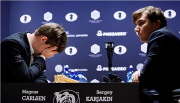 Šah: Carlsen - Karjakin 3-3