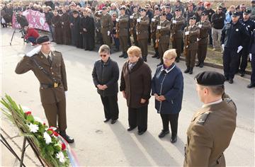 Odavanje počasti poginulima i nestalima u Borovu naselju